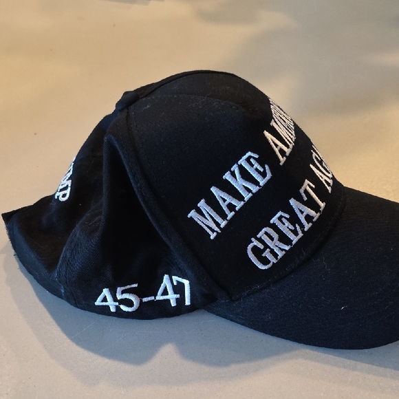 Black Embroidered Cap - Picture 4 of 4